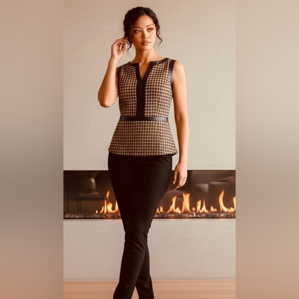NWT NY&Co SZ XS black/tan top, faux leather trim rear concealed zip/bust 32”-36”